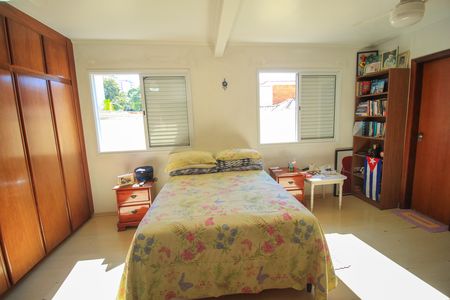 Casa de condomínio à venda com 225m², 3 quartos e 4 vagas