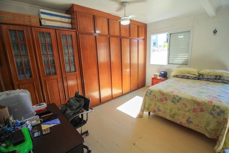 Casa de condomínio à venda com 225m², 3 quartos e 4 vagas