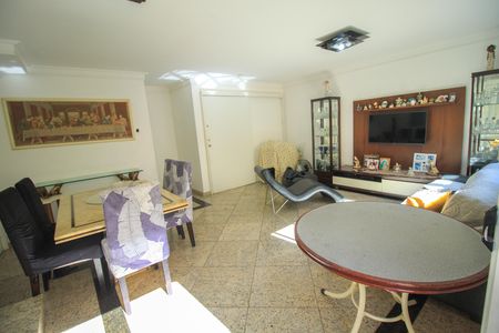 Casa de condomínio à venda com 225m², 3 quartos e 4 vagas