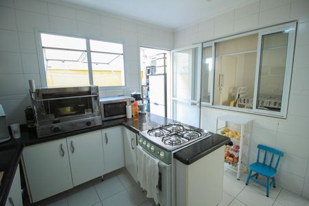 Casa de condomínio à venda com 225m², 3 quartos e 4 vagas