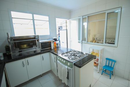 Casa de condomínio à venda com 225m², 3 quartos e 4 vagas