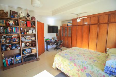 Casa de condomínio à venda com 225m², 3 quartos e 4 vagas