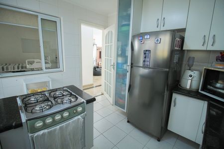 Casa de condomínio à venda com 225m², 3 quartos e 4 vagas
