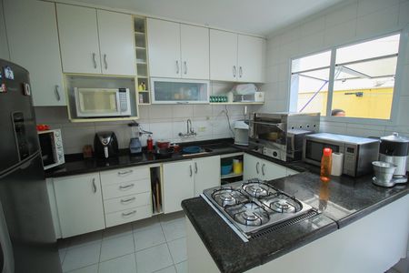 Casa de condomínio à venda com 225m², 3 quartos e 4 vagas