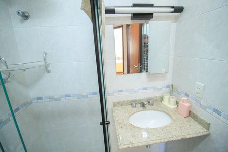 Casa de condomínio à venda com 225m², 3 quartos e 4 vagas