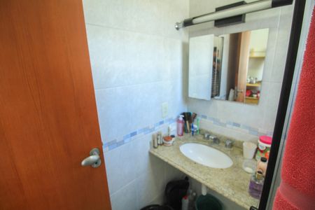 Casa de condomínio à venda com 225m², 3 quartos e 4 vagas