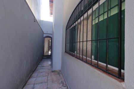 Casa à venda com 164m², 3 quartos e 2 vagasCorredor externo