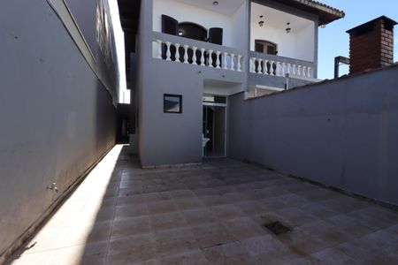 Casa à venda com 164m², 3 quartos e 2 vagasQuintal