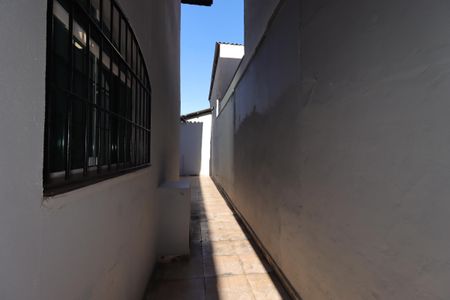 Casa à venda com 164m², 3 quartos e 2 vagasCorredor externo