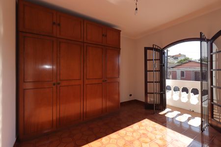 Casa à venda com 164m², 3 quartos e 2 vagasSuíte