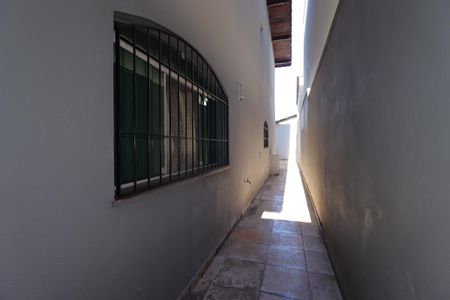 Casa à venda com 164m², 3 quartos e 2 vagasCorredor externo