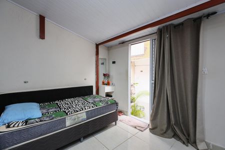 Casa à venda com 100m², 3 quartos e 2 vagas Casa à venda com 100m², 3 quartos e 2 vagasSuíte