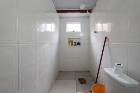 Casa à venda com 100m², 3 quartos e 2 vagas Casa à venda com 100m², 3 quartos e 2 vagasBanheiro da Suíte