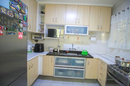 Casa de condomínio à venda com 200m², 3 quartos e 4 vagas