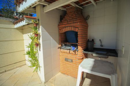 Casa de condomínio à venda com 200m², 3 quartos e 4 vagas
