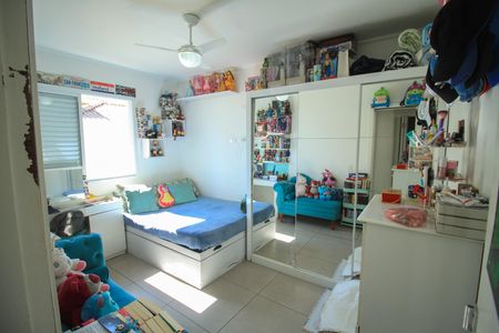 Casa de condomínio à venda com 200m², 3 quartos e 4 vagas