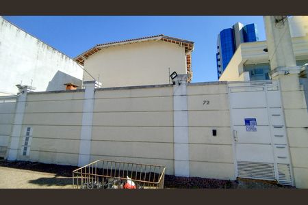 Casa de condomínio à venda com 200m², 3 quartos e 4 vagas