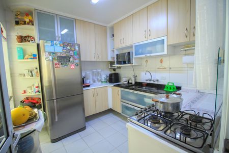 Casa de condomínio à venda com 200m², 3 quartos e 4 vagas