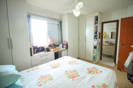 Casa de condomínio à venda com 200m², 3 quartos e 4 vagas