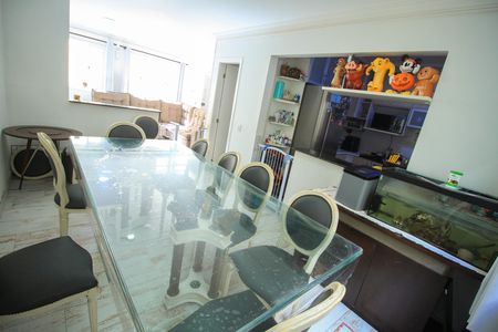 Casa de condomínio à venda com 200m², 3 quartos e 4 vagas