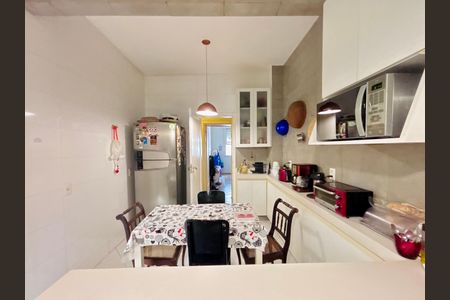 Apartamento para alugar com 200m², 3 quartos e sem vaga