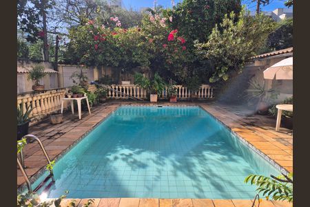 Casa à venda com 550m², 4 quartos e 2 vagas