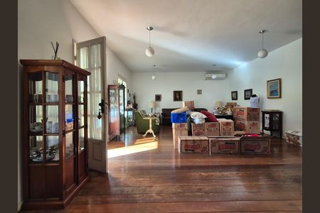 Casa à venda com 550m², 4 quartos e 2 vagas