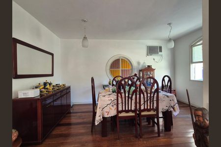 Casa à venda com 550m², 4 quartos e 2 vagas
