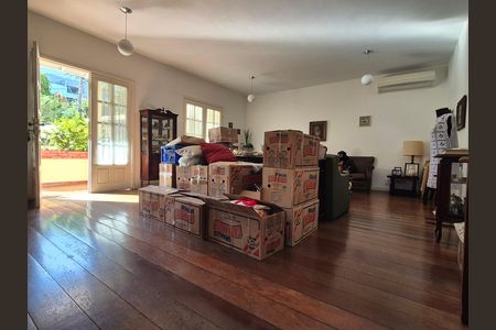 Casa à venda com 550m², 4 quartos e 2 vagas