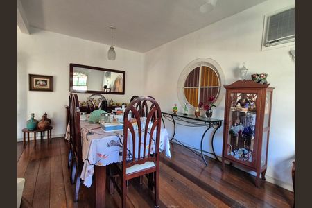 Casa à venda com 550m², 4 quartos e 2 vagas