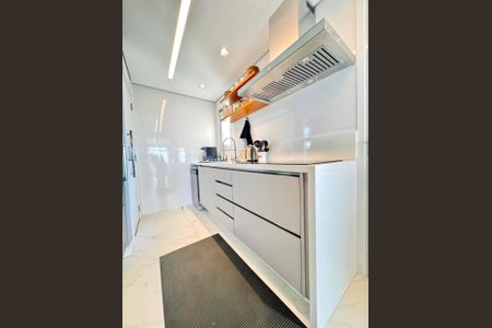 Apartamento à venda com 130m², 3 quartos e 2 vagas Apartamento à venda com 130m², 3 quartos e 2 vagasCozinha