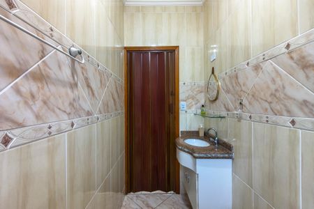 Casa para alugar com 120m², 2 quartos e 2 vagas Casa para alugar com 120m², 2 quartos e 2 vagasBanheiro