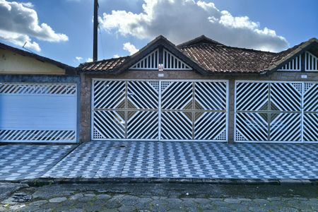 Casa para alugar com 120m², 2 quartos e 2 vagas Casa para alugar com 120m², 2 quartos e 2 vagasFachada