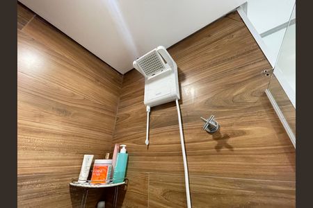 Banheiro de apartamento à venda com 1 quarto, 27m² em Vila Sonia, São Paulo