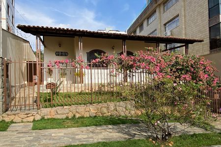 Fachada de casa à venda com 3 quartos, 420m² em Cidade Nova, Belo Horizonte