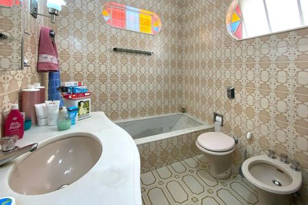 Banheiro da Suíte 1 de casa à venda com 3 quartos, 420m² em Cidade Nova, Belo Horizonte