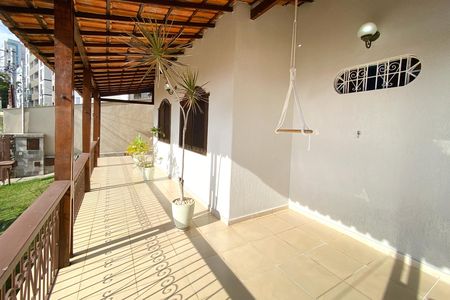 Varanda de casa à venda com 3 quartos, 420m² em Cidade Nova, Belo Horizonte