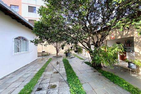 Quintal de casa à venda com 3 quartos, 420m² em Cidade Nova, Belo Horizonte