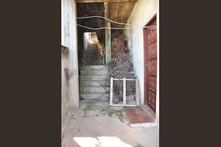 Casa à venda com 268m², 2 quartos e 1 vaga Casa à venda com 268m², 2 quartos e 1 vagaEscada Externa