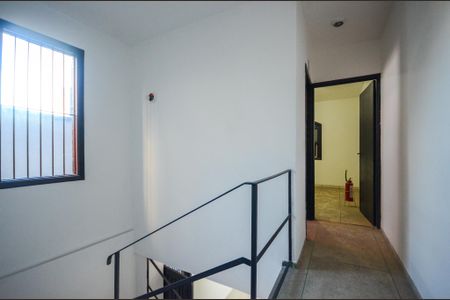 Escada de casa para alugar com 2 quartos, 120m² em Vila Primavera, São Paulo