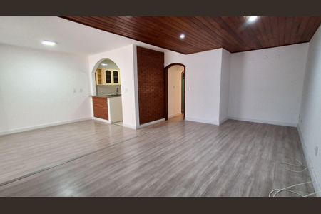 Casa para alugar com 215m², 3 quartos e 3 vagas Casa para alugar com 215m², 3 quartos e 3 vagasSala