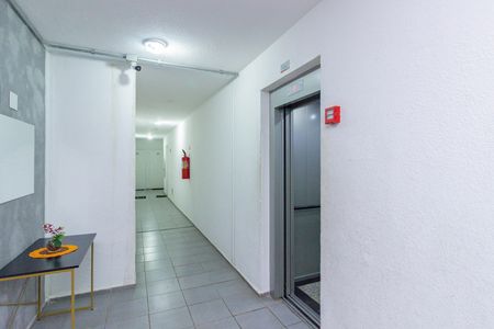 Apartamento para alugar com 42m², 2 quartos e sem vaga Apartamento para alugar com 42m², 2 quartos e sem vagaHall de Entrada Bloco