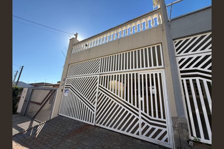 Casa à venda com 162m², 3 quartos e 3 vagasFachada