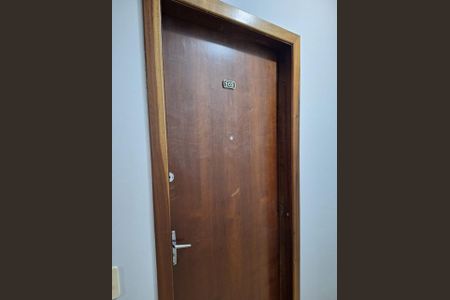Porta de entrada de apartamento à venda com 1 quarto, 35m² em Centro, Curitiba