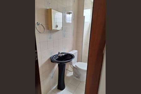 Banheiro de apartamento à venda com 1 quarto, 35m² em Centro, Curitiba