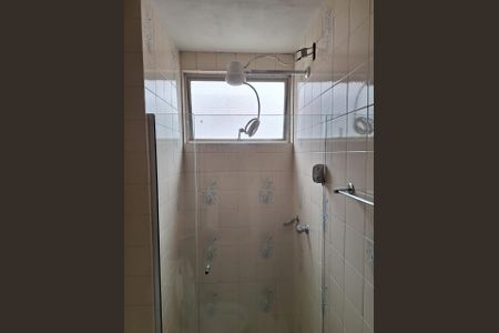 Banheiro de apartamento à venda com 1 quarto, 35m² em Centro, Curitiba