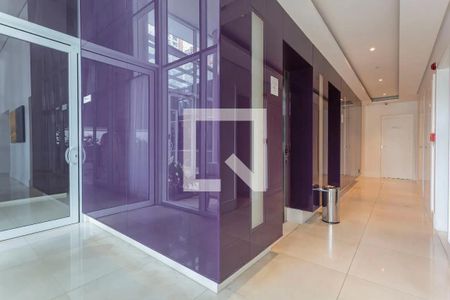 Apartamento à venda com 106m², 3 quartos e 2 vagas Apartamento à venda com 106m², 3 quartos e 2 vagasÁrea comum - Hall Elevadores