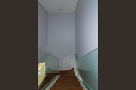 Apartamento à venda com 106m², 3 quartos e 2 vagas Apartamento à venda com 106m², 3 quartos e 2 vagasEscada