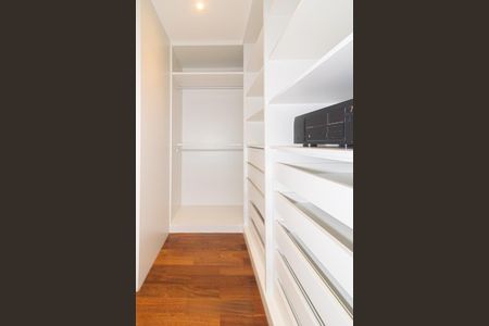 Apartamento à venda com 106m², 3 quartos e 2 vagas Apartamento à venda com 106m², 3 quartos e 2 vagasCloset da Suíte 1