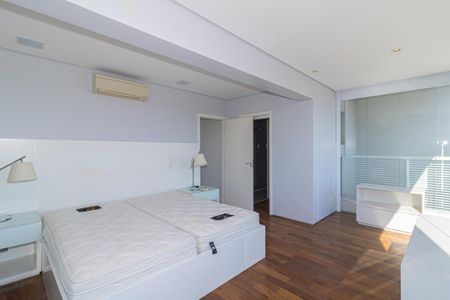 Apartamento à venda com 106m², 3 quartos e 2 vagas Apartamento à venda com 106m², 3 quartos e 2 vagasQuarto Suíte 1
